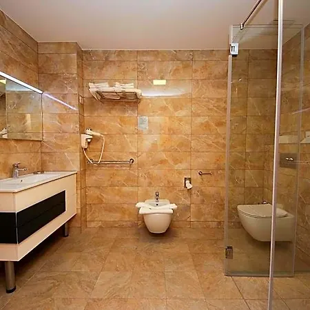 Radin 4*
